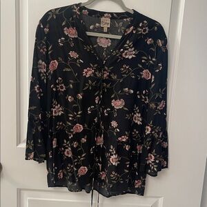 Comp Vintage Floral Blouse/ruffle sleeve/v neckline
